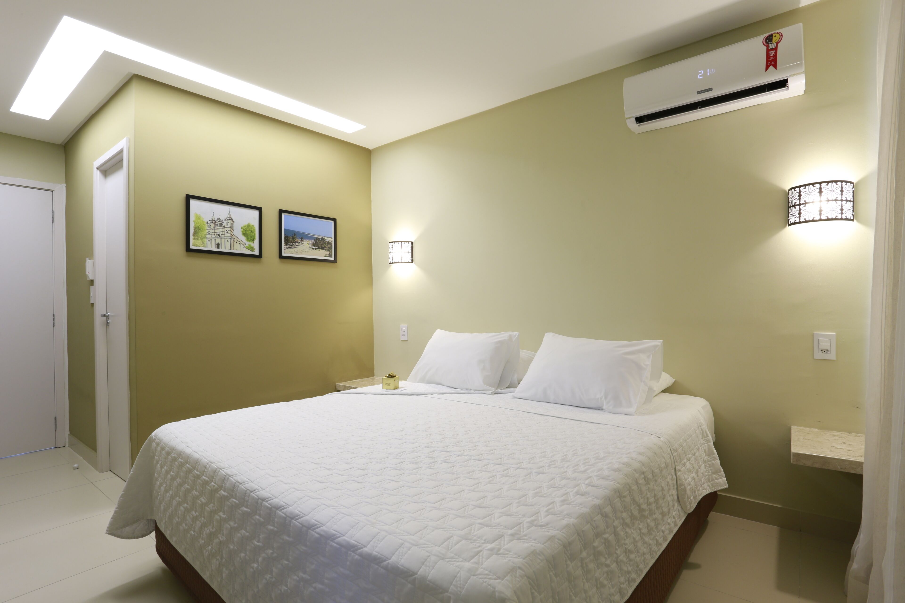 superior single room | 1 bedroom, minibar, in-room safe, desk