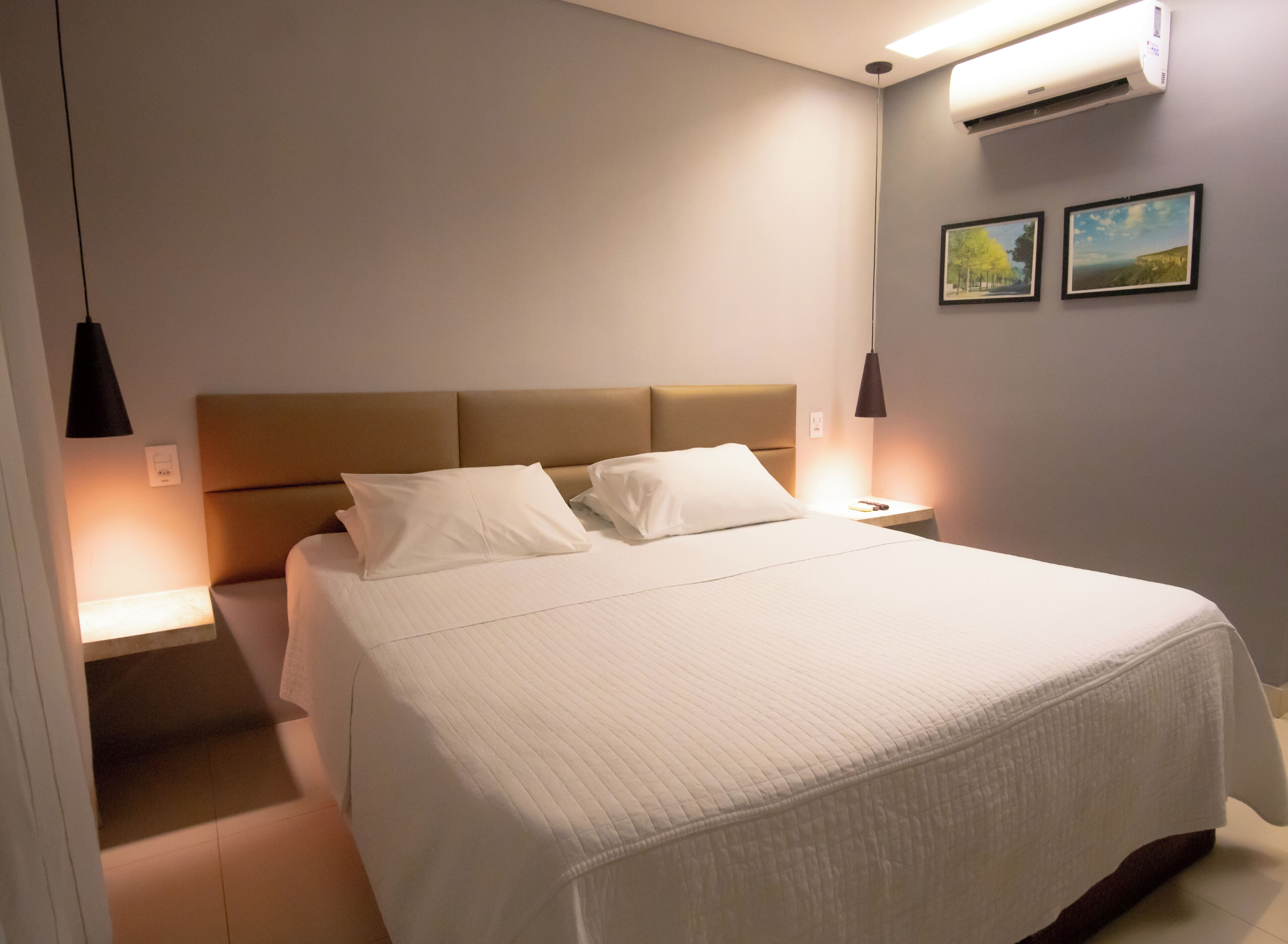 Superior tweepersoonskamer | Een minibar, een kluis op de kamer, een bureau, gratis wifi