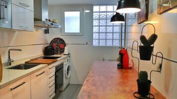 Apartamento superior, baño privado, vistas al mar | Cocina privada