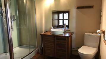 Classic Double Room, Ensuite, Garden View (Ecogite 3 épis GdF) | Bathroom