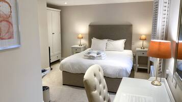 Ropa de cama de alta calidad y escritorio