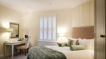 Ropa de cama de alta calidad y escritorio