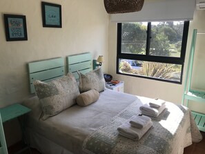 Economy-Doppelzimmer, 1 Doppelbett | Hochwertige Bettwaren, Minibar, Zimmersafe, individuell dekoriert