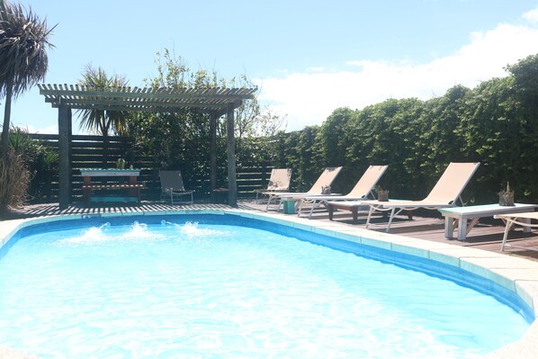 Außenpool, Liegestühle