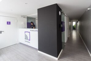 Quầy tiếp tân