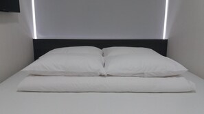 Bộ đồ giường cao cấp, nệm cao su hoạt tính (memory foam) 
