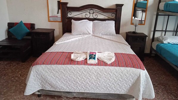 Familienzimmer, Mehrere Betten | Kostenloses WLAN, Bettwäsche