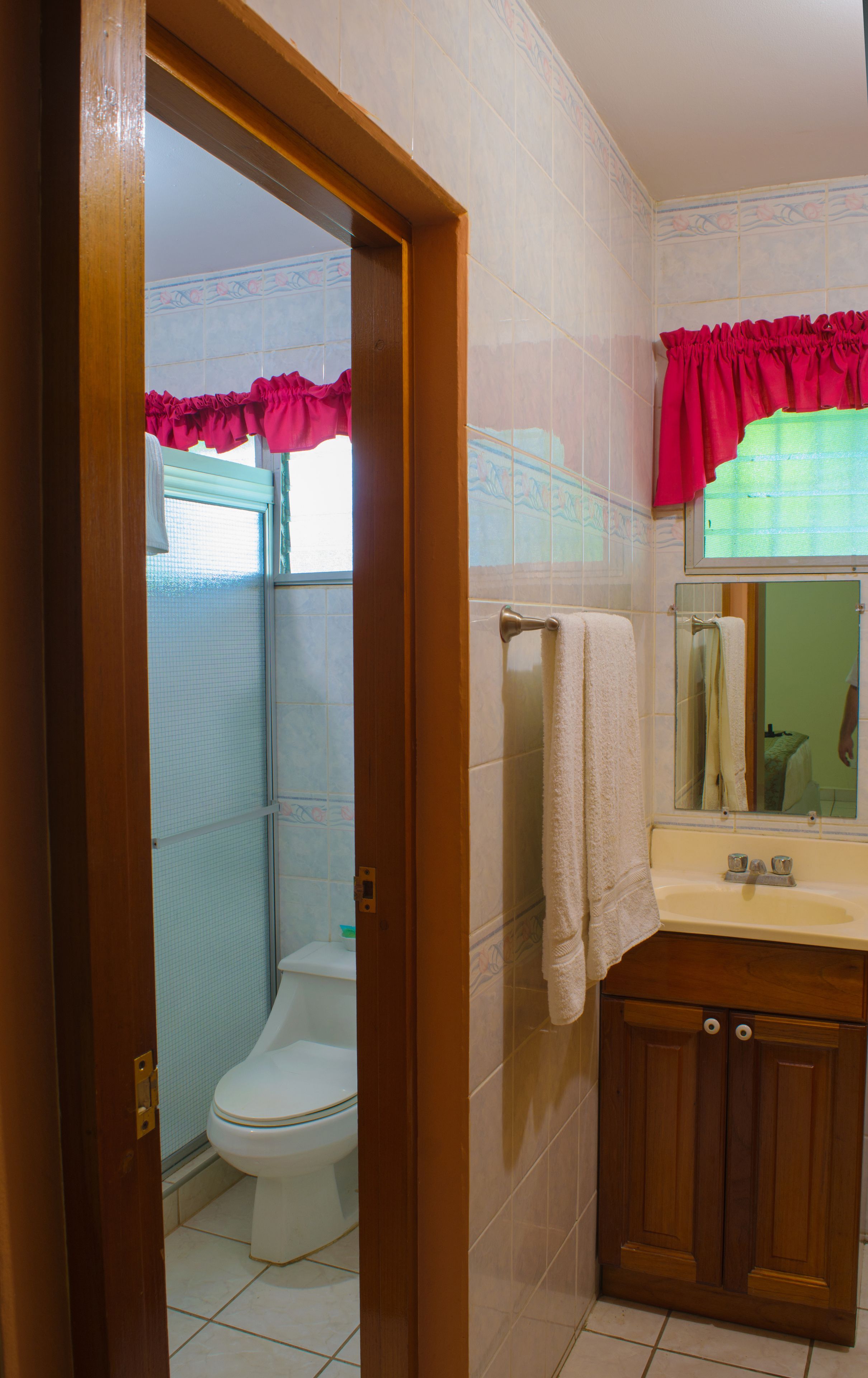 luxury room, private bathroom | bathroom | shower, free toiletries, towels