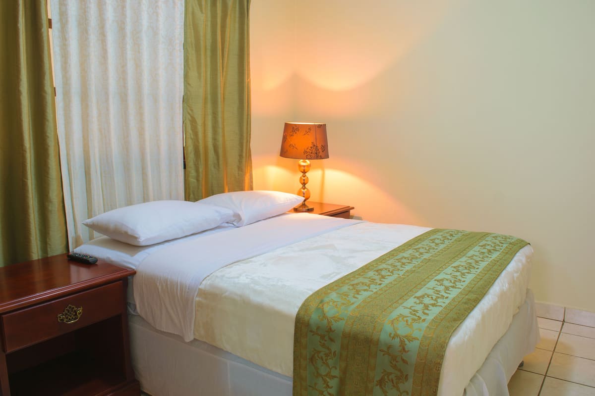 Standard Room, Private Bathroom #4 | Wi-Fi de cortesia, acesso para cadeiras de rodas