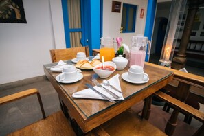 Free daily buffet breakfast - La Casa de Mayte (Cusco)