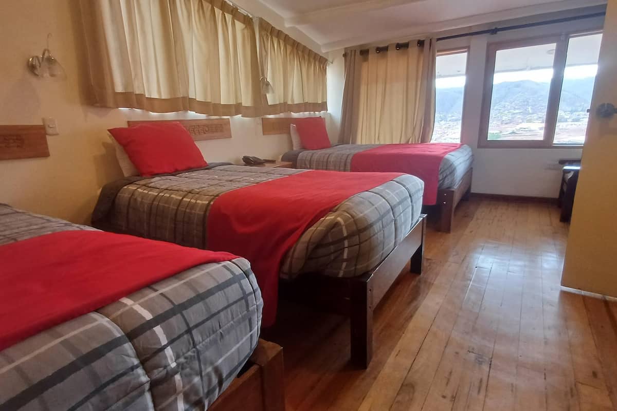 Edredons de pluma, escrivaninha, Wi-Fi de cortesia, roupa de cama