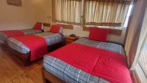 Triple Room | Down comforters, desk, free WiFi, bed sheets - La Casa de Mayte (Cusco)