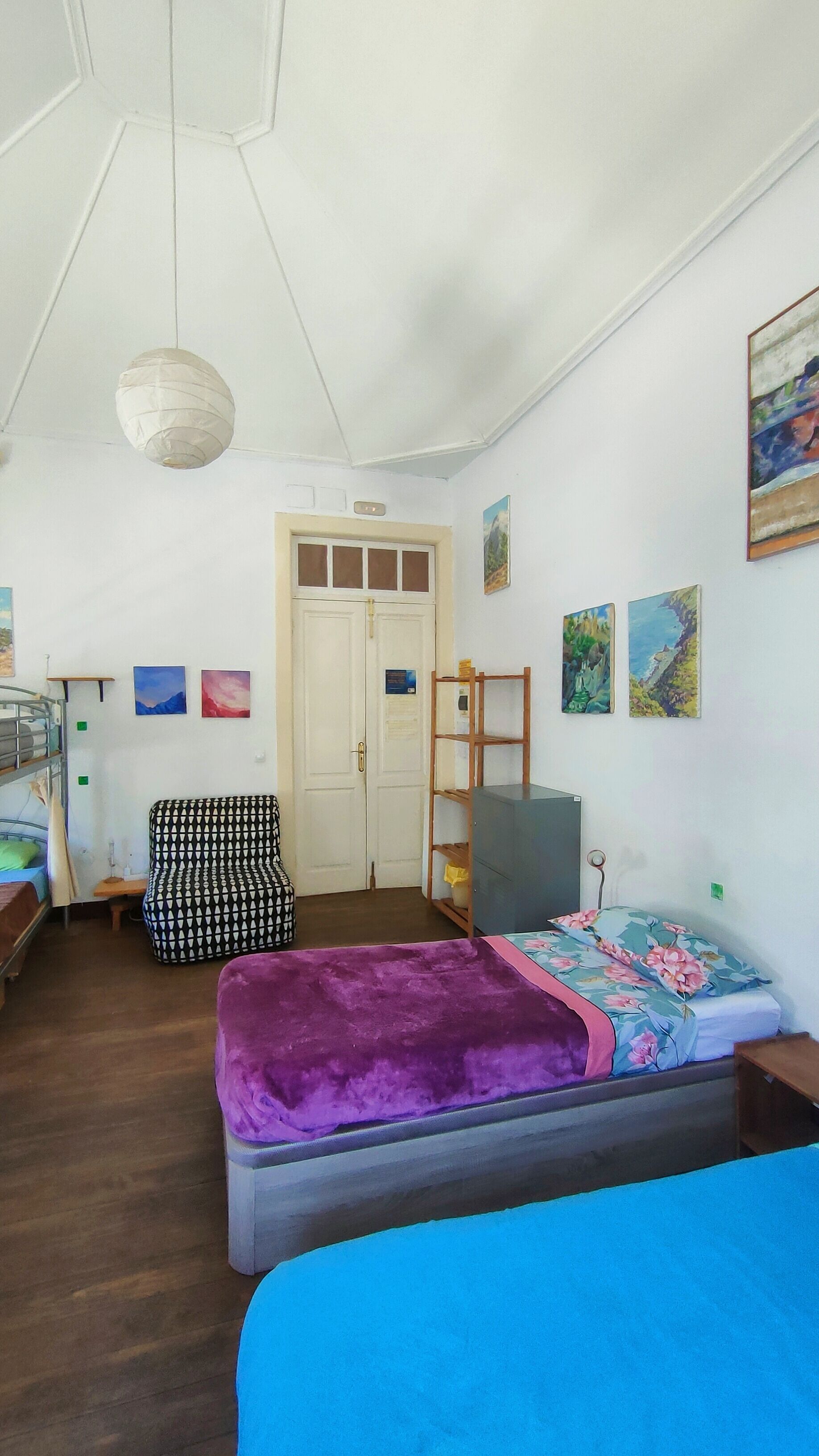 Cama en dormitorio compartido de 6 camas | Wifi gratis y ropa de cama