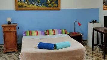 Kamar Quadruple Keluarga, 1 kamar tidur, kamar mandi umum | Tempat tidur lipat/tambahan, Wi-Fi gratis, dan seprai linen