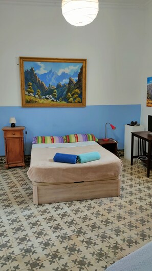 Private family room | Rollaway beds, free WiFi, bed sheets - Hostel La Casa Encantada (El Paso)