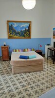 Familien-Vierbettzimmer, 1 Schlafzimmer, Gemeinschaftsbad | Zustellbetten, kostenloses WLAN, Bettwäsche