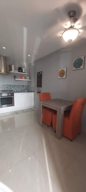 公寓, 1 间卧室 | 客房内用餐