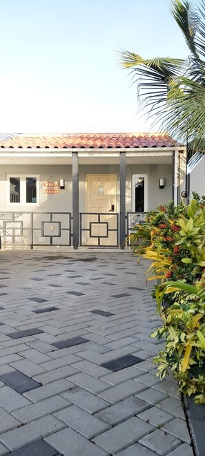 Exterior - KDF Apartments (Willemstad)