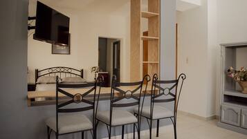 Standard Apartment | Bathroom | Free toiletries, towels