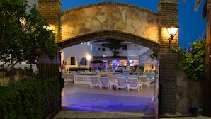 Property grounds - Chandris Apartments (Corfu)