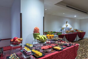 Daily buffet breakfast (SAR 45.00 per person)
