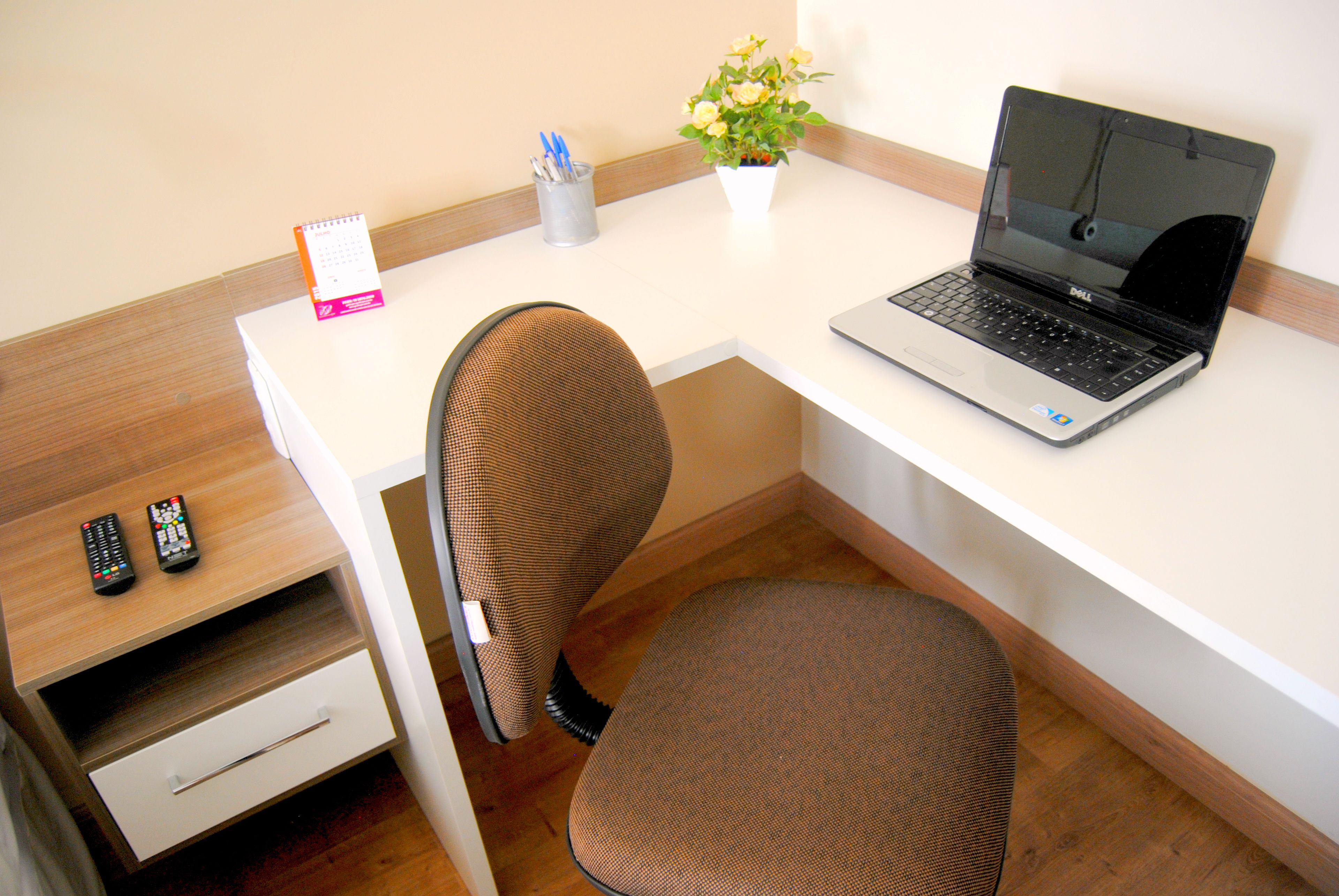 in-room business centre