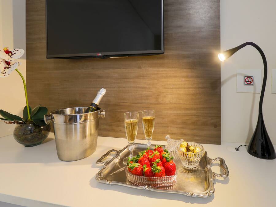 Superior-Zimmer, 1 Doppelbett | Essbereich im Zimmer