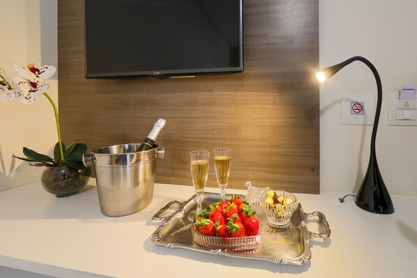 Superior-Zimmer, 1 Doppelbett | Essbereich im Zimmer