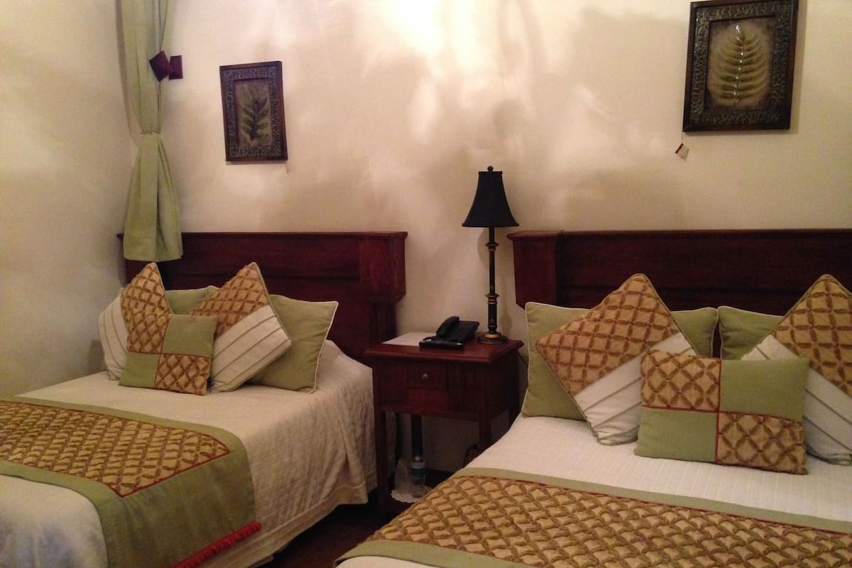 family room | 1 bedroom, premium bedding, down duvets, individually decorated