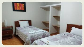 Classic Twin Room, 2 Single Beds | Bathroom | Shower