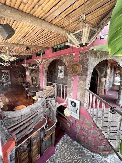 Lonesome George Ecolodge