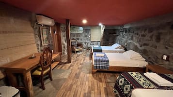 Habitación estándar | Ropa de cama de alta calidad, edredón y camas con efecto memoria