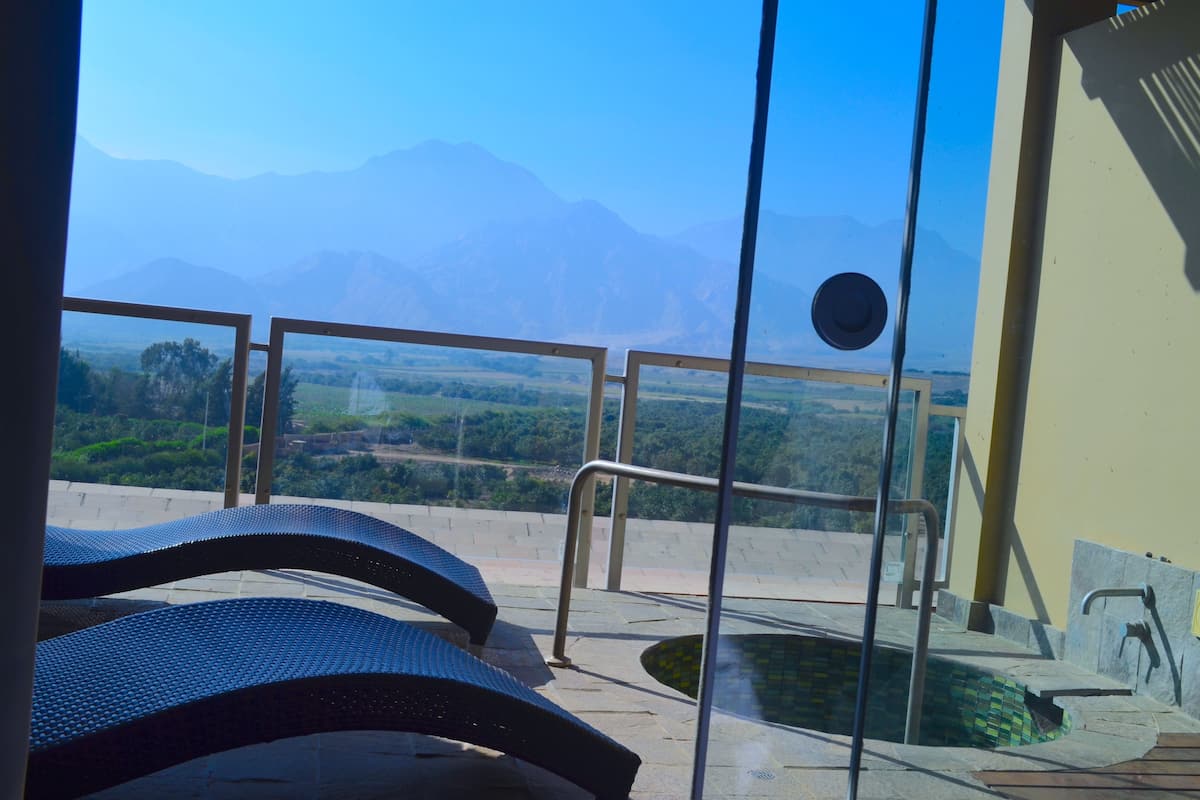 twin room, bathtub, valley view | jetted bathtub
