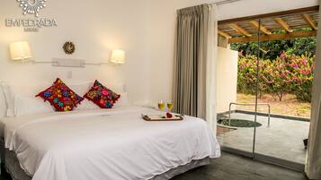 Double Room, Bathtub, Garden View | Desk, free cots/infant beds, bed sheets