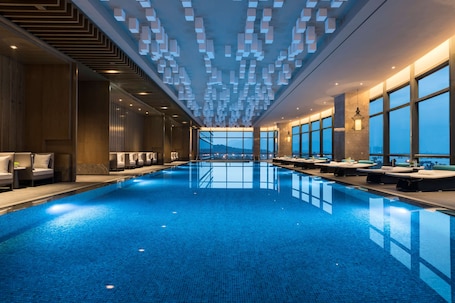 Indoor pool. Hyatt Regency Fuzhou Cangshan