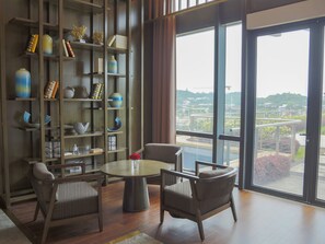 Body treatments, hydrotherapy, aromatherapy, hot stone massages