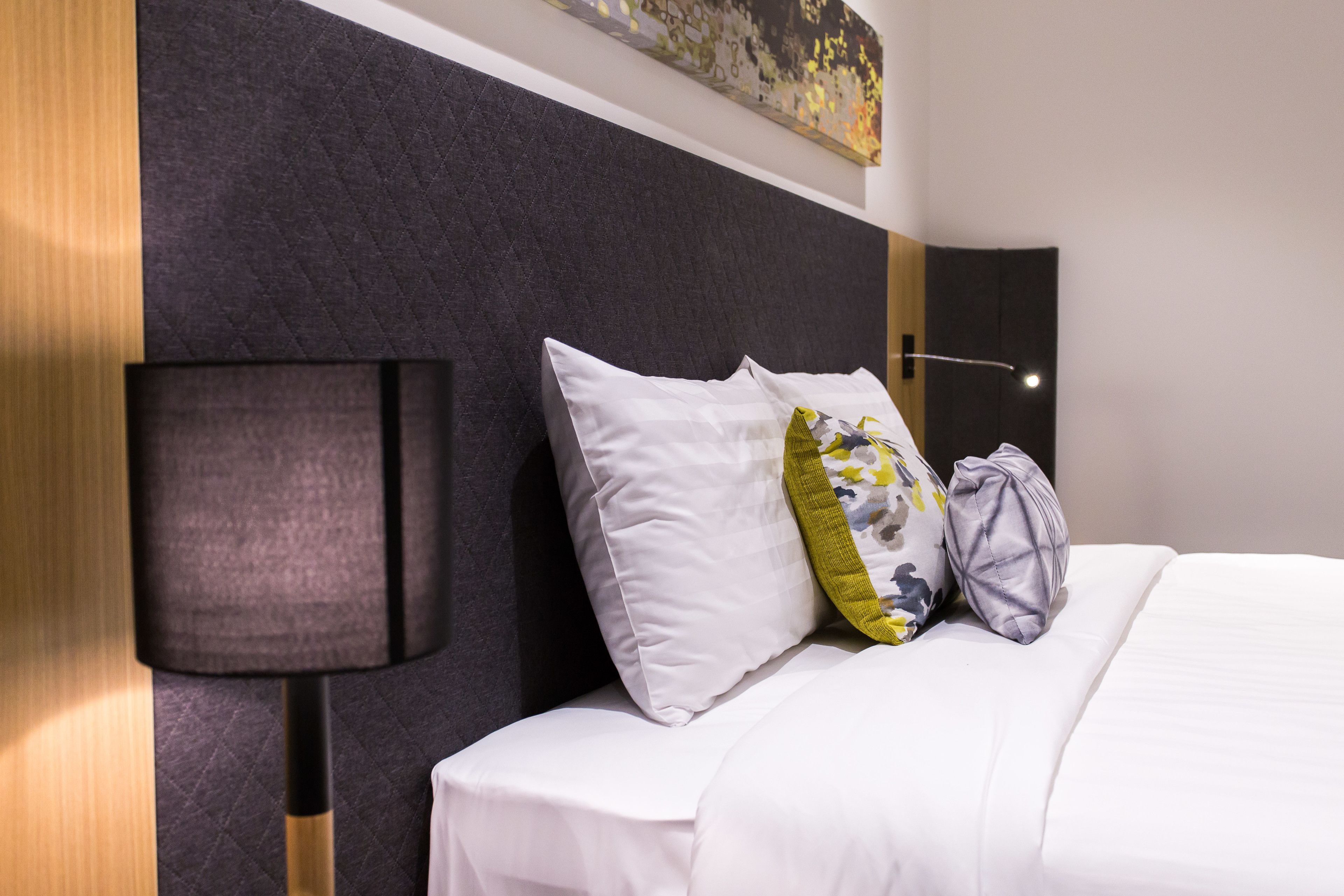 standard room, 1 king bed, non smoking | premium bedding, down duvets, pillow-top beds, desk