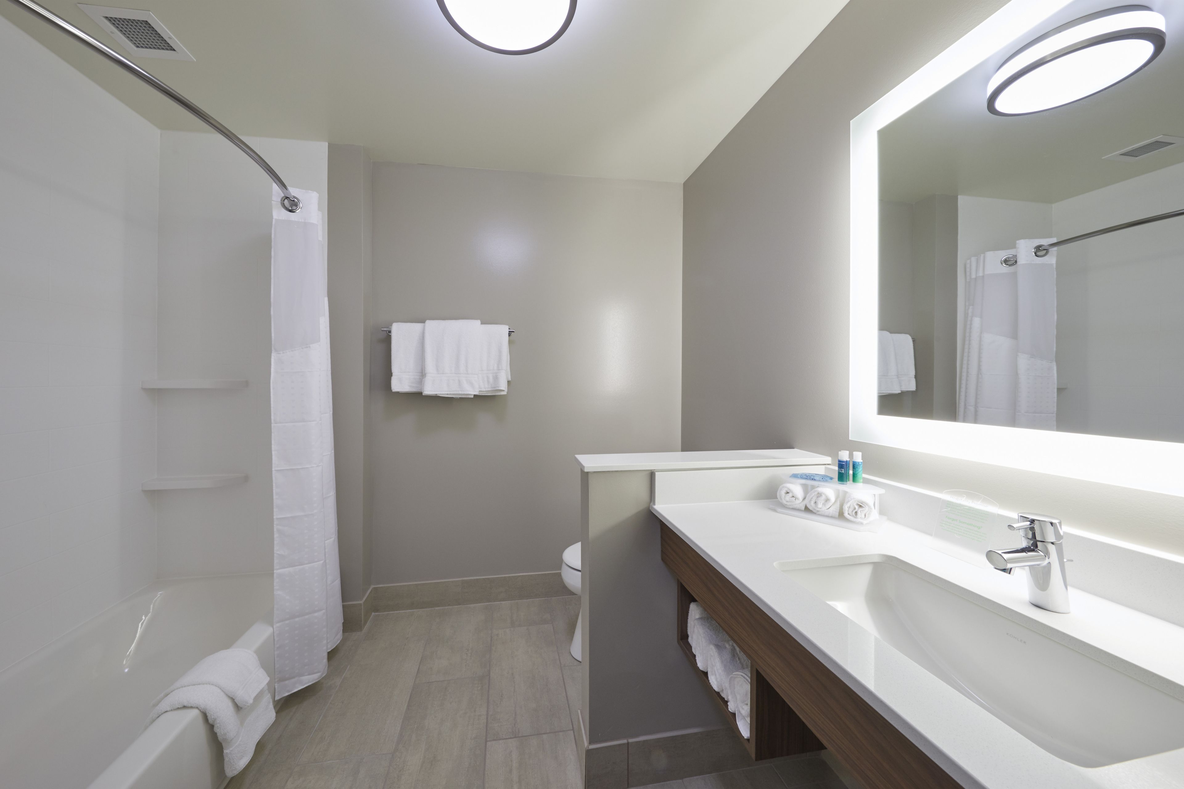 combined shower/bathtub, free toiletries, hair dryer, towels