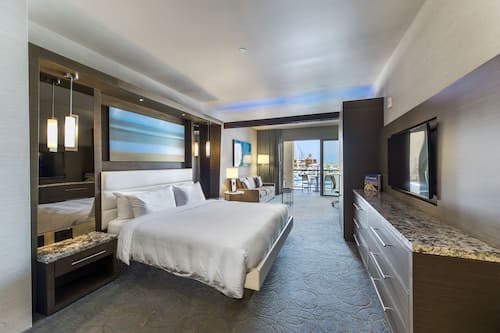 Accessible Sea Level Ocean View King Suite | Premium bedding, down comforters, Tempur-Pedic beds, minibar