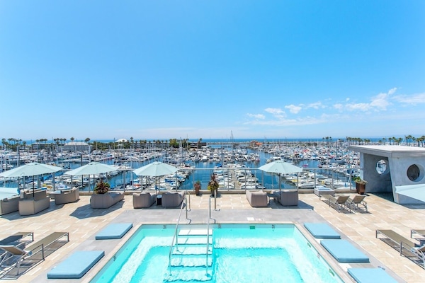 Outdoor pool, cabanas (surcharge), pool umbrellas