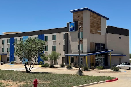 Fachada. Days Inn & Suites by Wyndham Colorado City/I-20