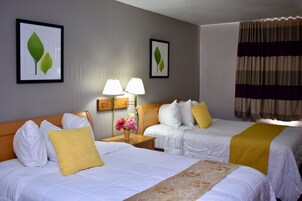 Escritorio, sistema de insonorización y tabla de planchar con plancha 