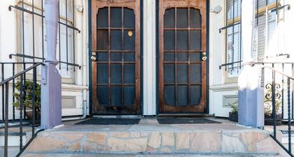 Gorgeous 4 Bedroom Victorian Townhouse