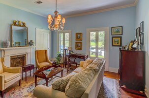 平板电视、壁炉