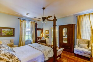 Comfort Room, 1 Queen Bed (Misses Steele's Bedroom) | Individually decorated, individually furnished, desk, laptop workspace - Steele Cottage (Vicksburg)