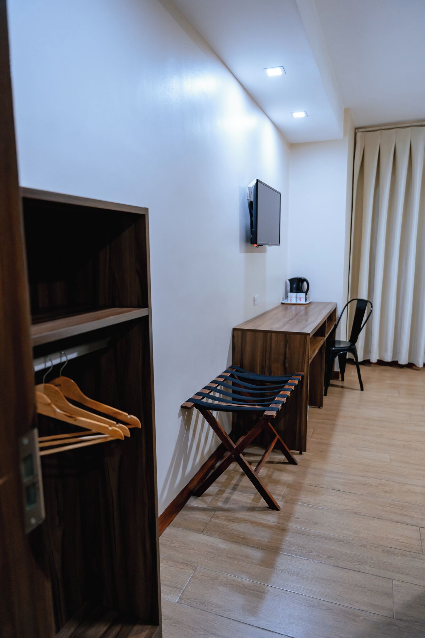 standard double room | in-room safe, desk, soundproofing, free wifi