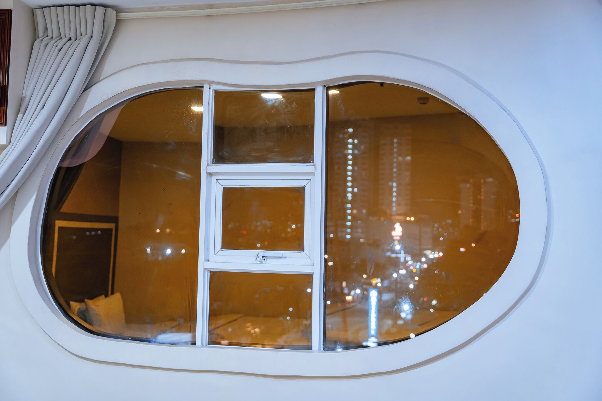 luxury triple room | in-room safe, desk, soundproofing, free wifi