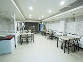 含每日當地特色早餐