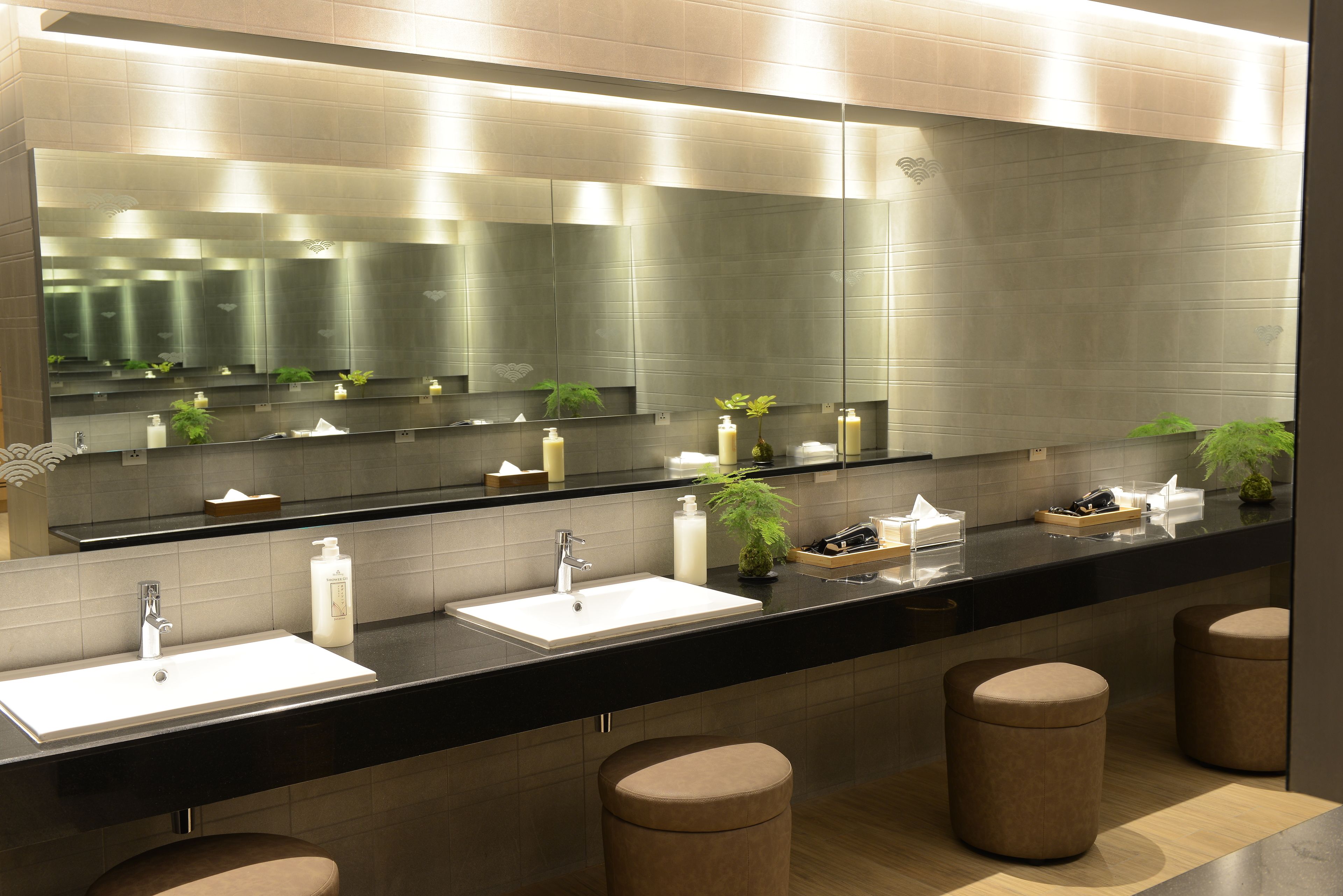 sauna, hot tub, steam room, hot springs/mineral springs, aromatherapy