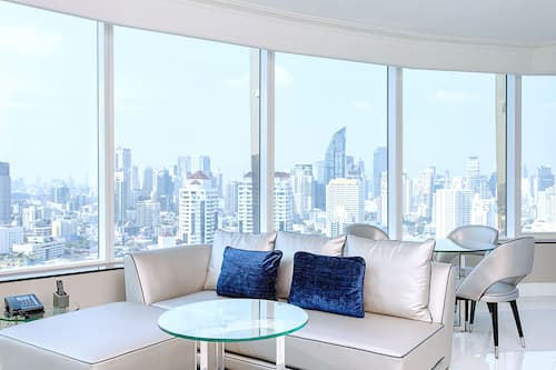 Executive Suite with Onsen Access | Living area | 40-inch flat-screen TV with cable channels, TV